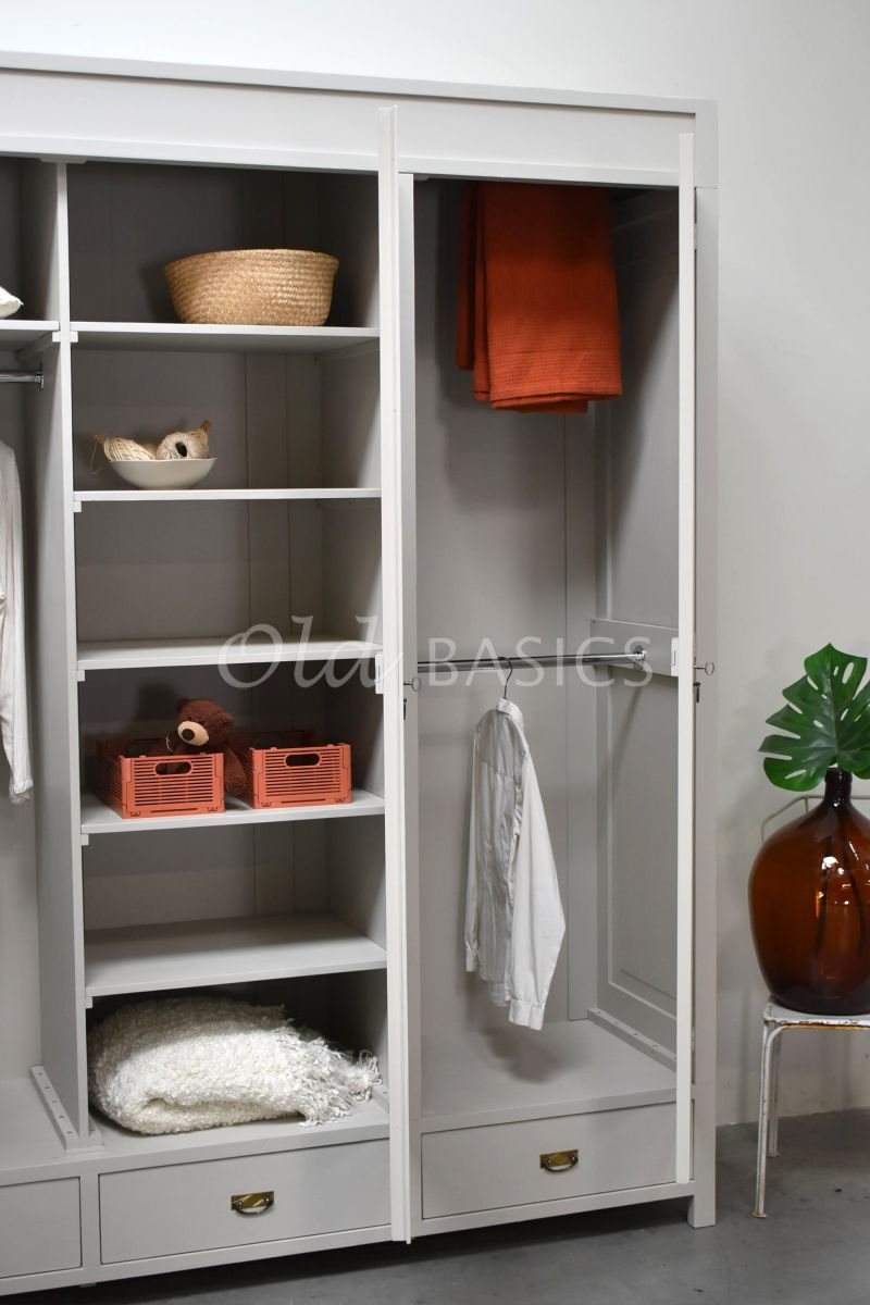 Detail van Linennkast Plage, 3 deuren, RAL7044, grijs, materiaal hout